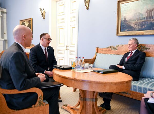 Nausėda su naujuoju JAV ambasadoriumi aptarė Baltijos šalių gynybą Nausėda su naujuoju JAV ambasadoriumi aptarė Baltijos šalių gynybą - Sputnik Lietuva