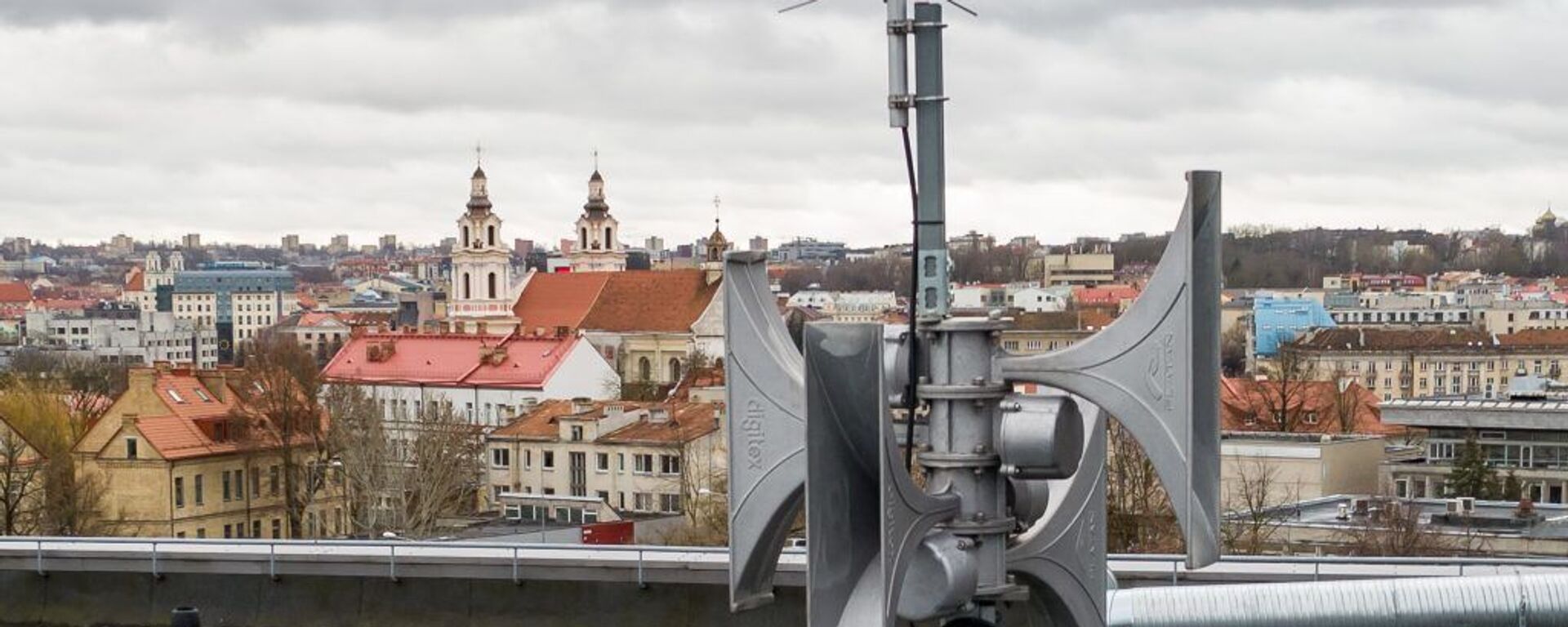 Cирены на крыше здания в Вильнюсе - Sputnik Литва, 1920, 27.04.2023