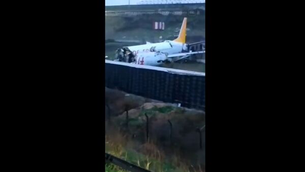 Видео с места крушения самолета в Стамбуле - Sputnik Литва
