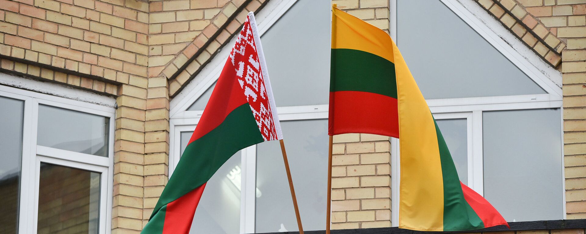 Флаги Литвы и Белоруссии, архивное фото - Sputnik Литва, 1920, 24.03.2021