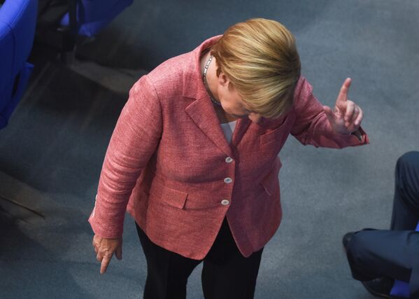 Канцлер Германии Ангела Меркель жестикулирует - Sputnik Lietuva