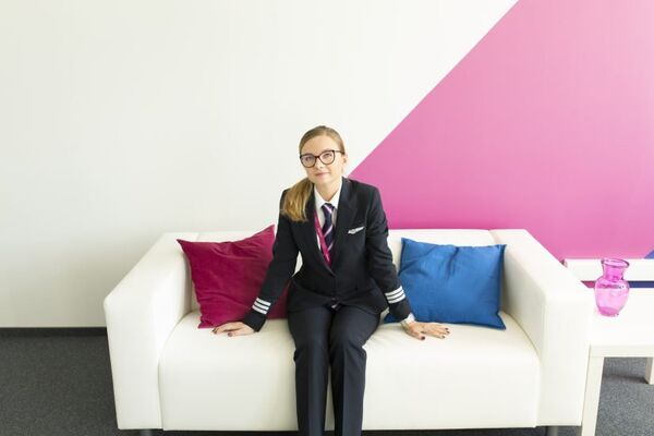 Юлия Михальченко - второй пилот авиалинии Wizz Air Юлия Михальченко - второй пилот авиалинии Wizz Air - Sputnik Литва
