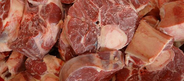 Сырое мясо, архивное фото - Sputnik Литва