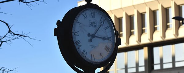 Уличные часы в Вильнюсе, архивное фото - Sputnik Литва