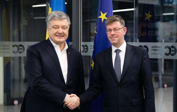 Порошенко пожаловался послу Литвы на политические преследования в Киеве Порошенко пожаловался послу Литвы на политические преследования в Киеве - Sputnik Литва