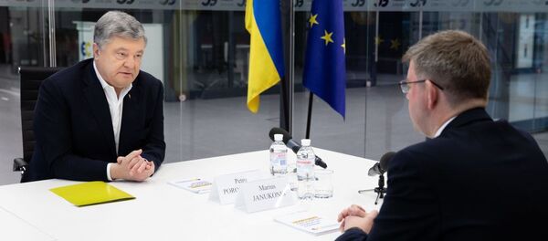 Петр Порошенко на встрече с послом Литвы Марюсом Януконисом Петр Порошенко на встрече с послом Литвы Марюсом Януконисом - Sputnik Литва