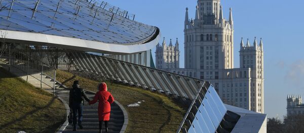 В парке Зарядье в Москве, архивное фото - Sputnik Литва