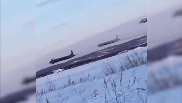 Кадры экстремального полета российских противолодочных самолетов Ил-38 - Sputnik Lietuva