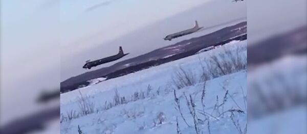 Кадры экстремального полета российских противолодочных самолетов Ил-38 - Sputnik Литва