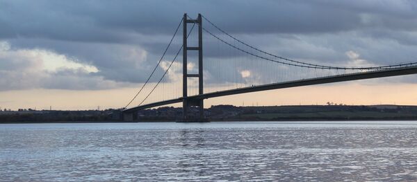 Мост через реку Хамбер в Кингстон-апон-Халле, архивное фото Мост через реку Хамбер в Кингстон-апон-Халле, архивное фото - Sputnik Литва