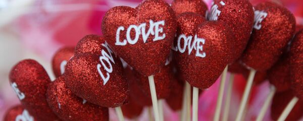 Сувениры в виде сердца ко Дню святого Валентина в Донецке Сувениры в виде сердца ко Дню святого Валентина в Донецке - Sputnik Lietuva