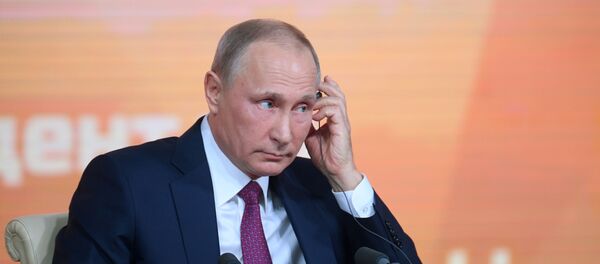 Ежегодная большая пресс-конференция президента РФ Владимира Путина Ежегодная большая пресс-конференция президента РФ Владимира Путина - Sputnik Литва