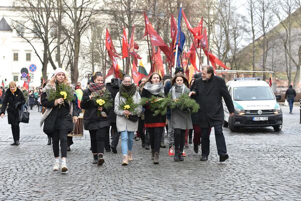 Литва тайная и явная: чего не договаривают политики о празднике 16 февраля Литва тайная и явная: чего не договаривают политики о празднике 16 февраля - Sputnik Литва
