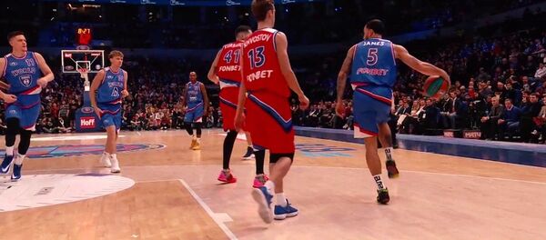 Кузминскас и Юшкевичюс помогли выиграть Матч Звезд Единой лиги ВТБ Кузминскас и Юшкевичюс помогли выиграть Матч Звезд Единой лиги ВТБ - Sputnik Литва