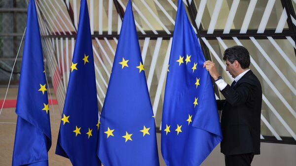 Флаги с символикой Евросоюза в Брюсселе, архивное фото - Sputnik Литва