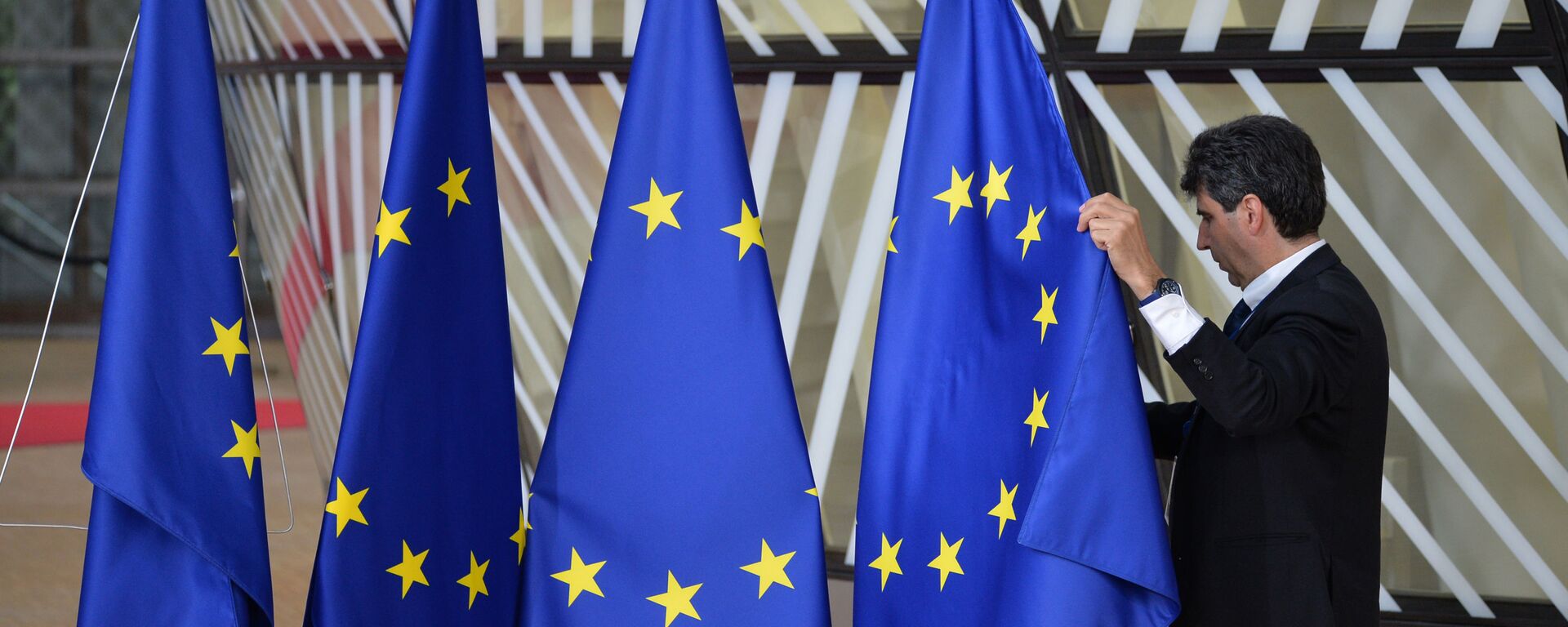 Флаги с символикой Евросоюза в Брюсселе, архивное фото - Sputnik Lietuva, 1920, 02.01.2021