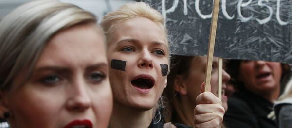 Протест против запрета абортов в Польше Протест против запрета абортов в Польше - Sputnik Lietuva