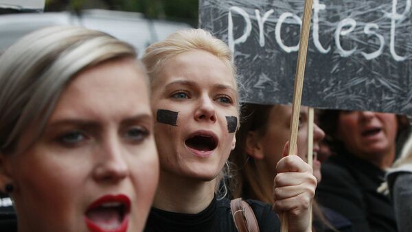 Протест против запрета абортов в Польше - Sputnik Lietuva