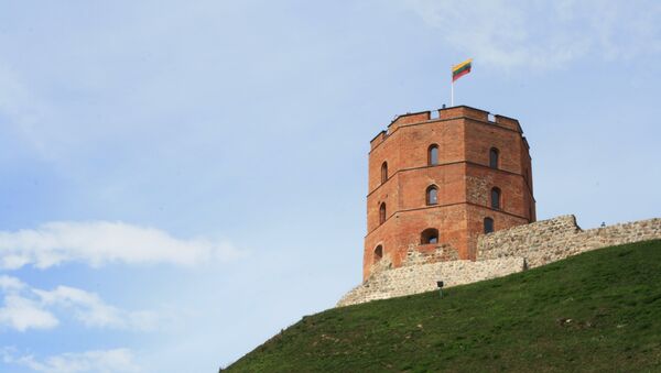 Южный склон башни Гядиминаса. Башня на холме - один из самых узнаваемых строений Вильнюсе - Sputnik Lietuva