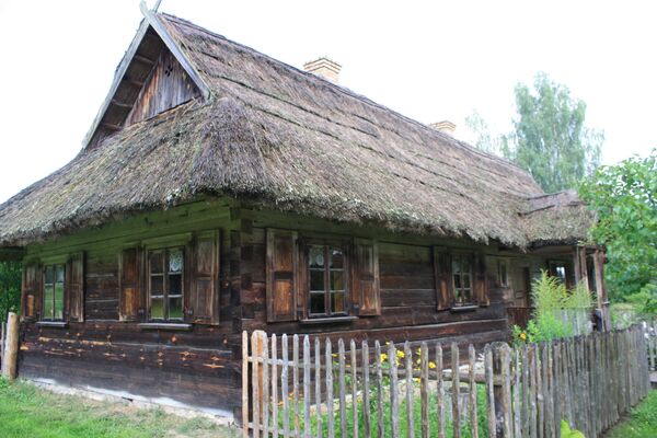 Типичный дом литовского сельского жителя 17-19 веков - Sputnik Литва