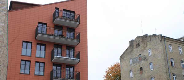 Многоэтажки середины 20 и начала 21 века лицом к лицу Многоэтажки середины 20 и начала 21 века лицом к лицу - Sputnik Lietuva