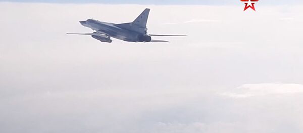 Nufilmuotas Tu-22M3 bombonešių skrydis virš Juodosios jūros Nufilmuotas Tu-22M3 bombonešių skrydis virš Juodosios jūros - Sputnik Lietuva