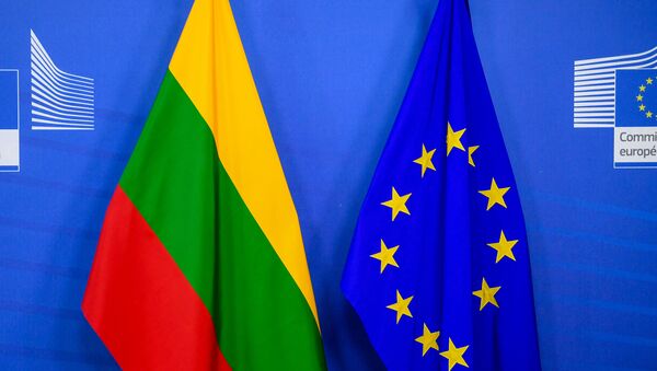 Флаги Литвы и Евросоюза, архивное фото - Sputnik Литва