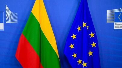 Флаги Литвы и Евросоюза, архивное фото