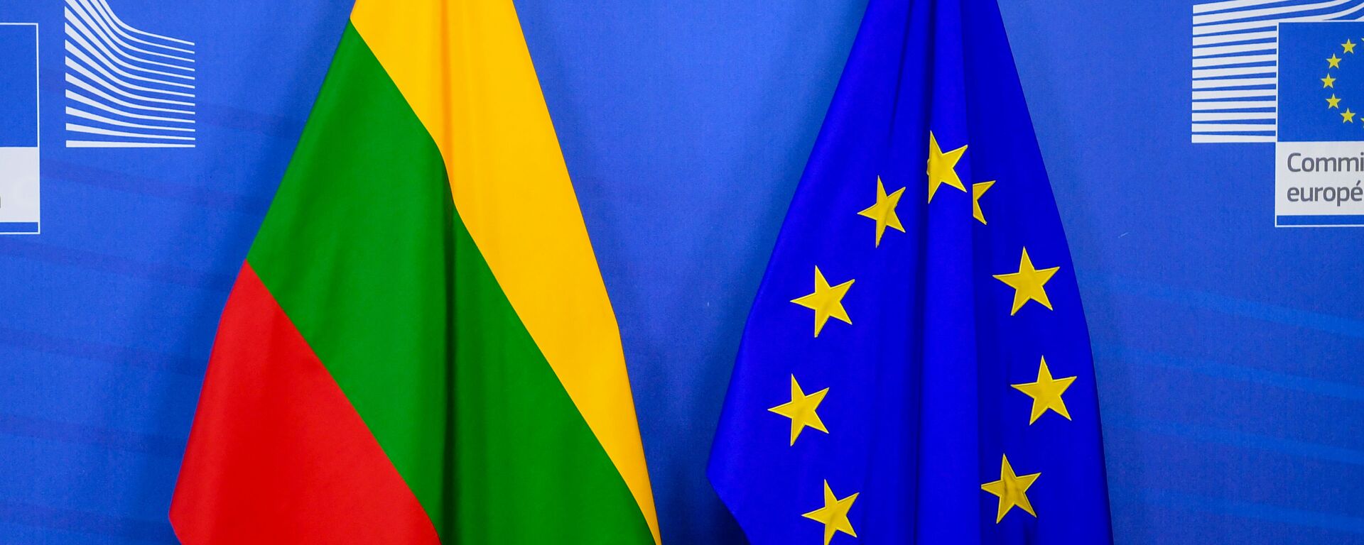 Флаги Литвы и Евросоюза, архивное фото - Sputnik Литва, 1920, 09.04.2026