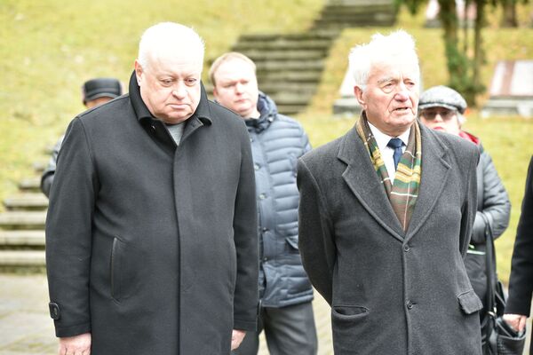 Акция памяти на Антакальнисском кладбище в День защитника Отечества, 23 февраля 2020 года - Sputnik Lietuva