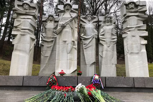 Акция памяти на Антакальнисском кладбище в День защитника Отечества, 23 февраля 2020 года Акция памяти на Антакальнисском кладбище в День защитника Отечества, 23 февраля 2020 года - Sputnik Lietuva