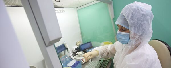 Бокс по подготовке проб и выделению нуклеиновых кислот в микробиологической лаборатории в России, архивное фото - Sputnik Литва