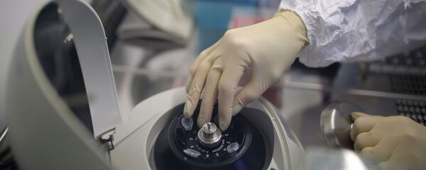 Бокс пробоподготовки (сортировка, маркировка, центрифугирование) в микробиологической лаборатории в России, архивное фото Бокс пробоподготовки (сортировка, маркировка, центрифугирование) в микробиологической лаборатории в России, архивное фото - Sputnik Литва