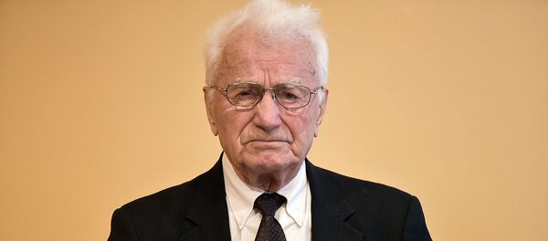 Председатель ассоциации ветеранов Второй Мировой войны Юлюс Декснис Председатель ассоциации ветеранов Второй Мировой войны Юлюс Декснис - Sputnik Литва