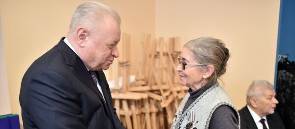 Посол РФ в Литве Александр Удальцов на вручении памятных медалей к 75-летию Победы, 25 февраля 2020 года - Sputnik Литва