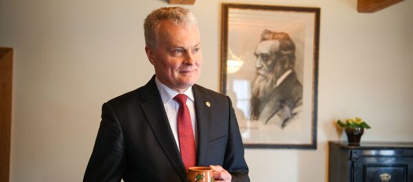 Президент Литвы Гитанас Науседа на родине Йонаса Басанавичюса в селе Ожкабалю, 26 февраля 2020 года - Sputnik Литва