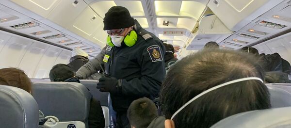 Проверки на коронавирус в аэропорту, архивное фото Проверки на коронавирус в аэропорту, архивное фото - Sputnik Lietuva