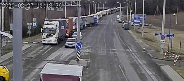 Очередь на КПП Бенякони, 27 февраля 2020 года - Sputnik Литва