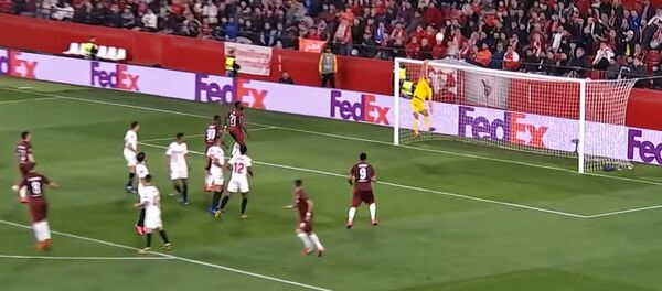 Латвийские рефери и VAR отняли победу у клуба Арлаускиса в Севилье - Sputnik Литва