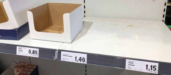 Пустые полки с гречкой в магазине, 28 февраля 2020 года - Sputnik Литва