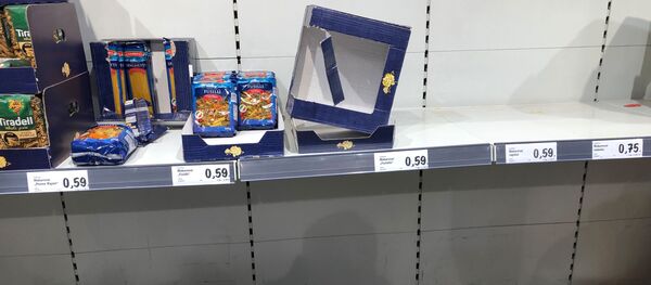 Пустые полки с гречкой в магазине, 28 февраля 2020 года Пустые полки с гречкой в магазине, 28 февраля 2020 года - Sputnik Литва