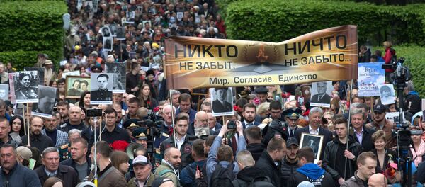 Участники акции Бессмертный полк в Киеве, посвященной 74-й годовщине Победы, архивное фото Участники акции Бессмертный полк в Киеве, посвященной 74-й годовщине Победы, архивное фото - Sputnik Литва