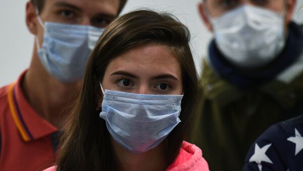 Люди в медицинских масках, архивное фото - Sputnik Lietuva
