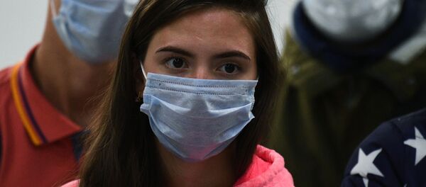 Люди в медицинских масках, архивное фото Люди в медицинских масках, архивное фото - Sputnik Lietuva