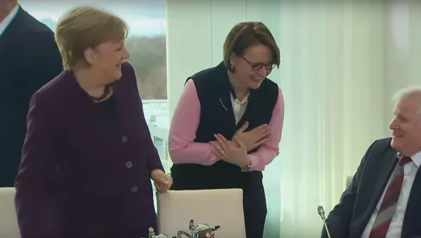 Vokietijos ministras nepaspaudė Merkel rankos bijodamas koronaviruso