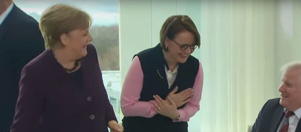 Vokietijos ministras nepaspaudė Merkel rankos bijodamas koronaviruso Vokietijos ministras nepaspaudė Merkel rankos bijodamas koronaviruso - Sputnik Lietuva