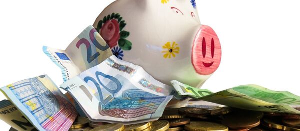 Свинья - копилка с деньгами, архивное фото Свинья - копилка с деньгами, архивное фото - Sputnik Литва