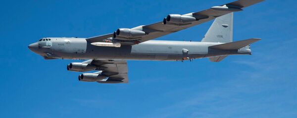 Первый полет B-52 Stratofortress, оснащенного прототипом гиперзвуковой ракеты AGM-183A., архивное фото Первый полет B-52 Stratofortress, оснащенного прототипом гиперзвуковой ракеты AGM-183A., архивное фото - Sputnik Lietuva