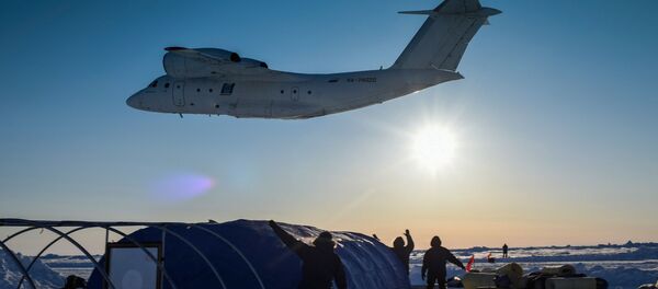 Дрейфующий ледовый лагерь Барнео в Арктике, архивное фото Дрейфующий ледовый лагерь Барнео в Арктике, архивное фото - Sputnik Lietuva