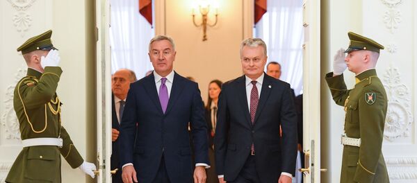 Президент Литвы Гитанас Науседа (справа) и президент Черногории Мило Джуканович (слева), 9 марта 2020 Президент Литвы Гитанас Науседа (справа) и президент Черногории Мило Джуканович (слева), 9 марта 2020 - Sputnik Литва